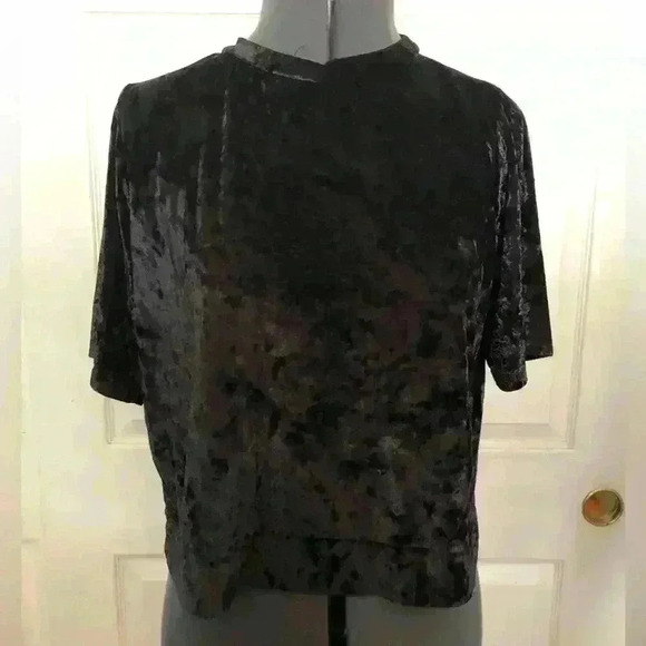 Tres Bien Black Velvet short sleeve crop top Medium - Picture 1 of 5